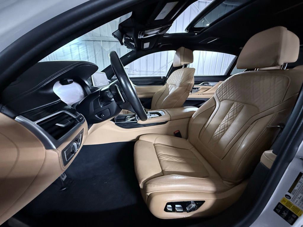 Used 2022 BMW 750i xDrive w/ Executive Package image 19