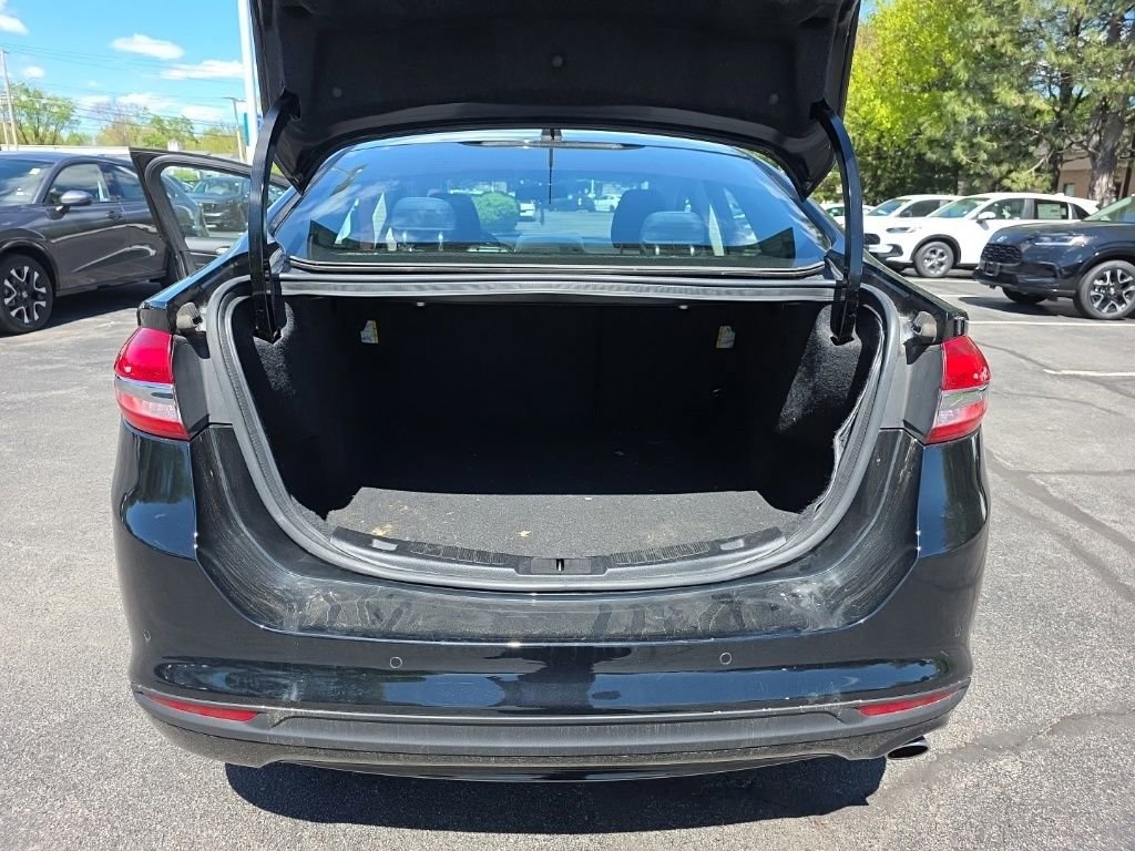 Used 2017 Ford Fusion SE w/ Fusion SE Technology Package FWD image 23