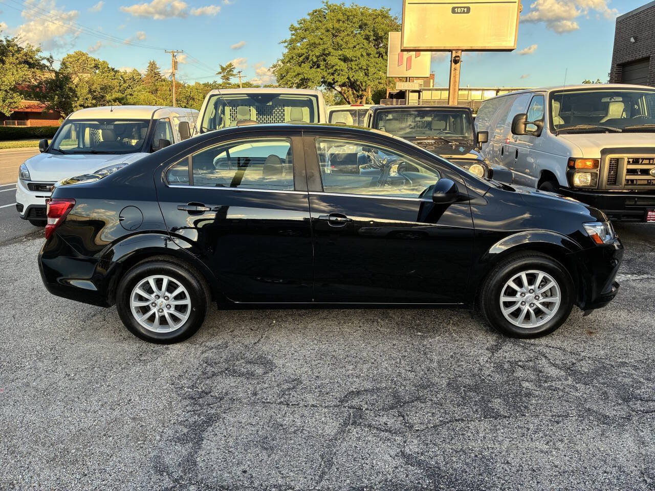 Used 2019 Chevrolet Sonic LT FWD image 3