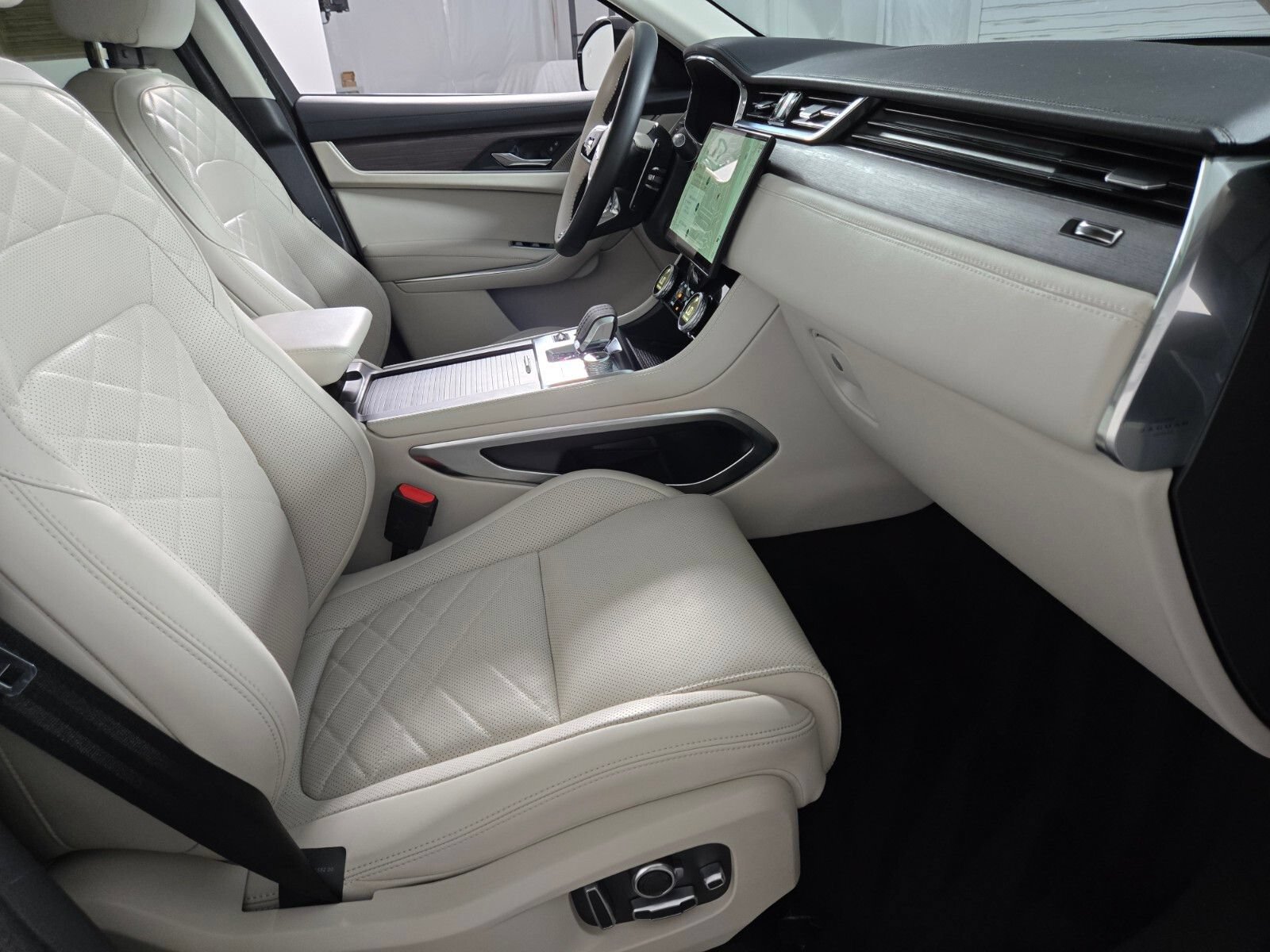 Used 2023 Jaguar F-PACE S AWD/4WD image 18
