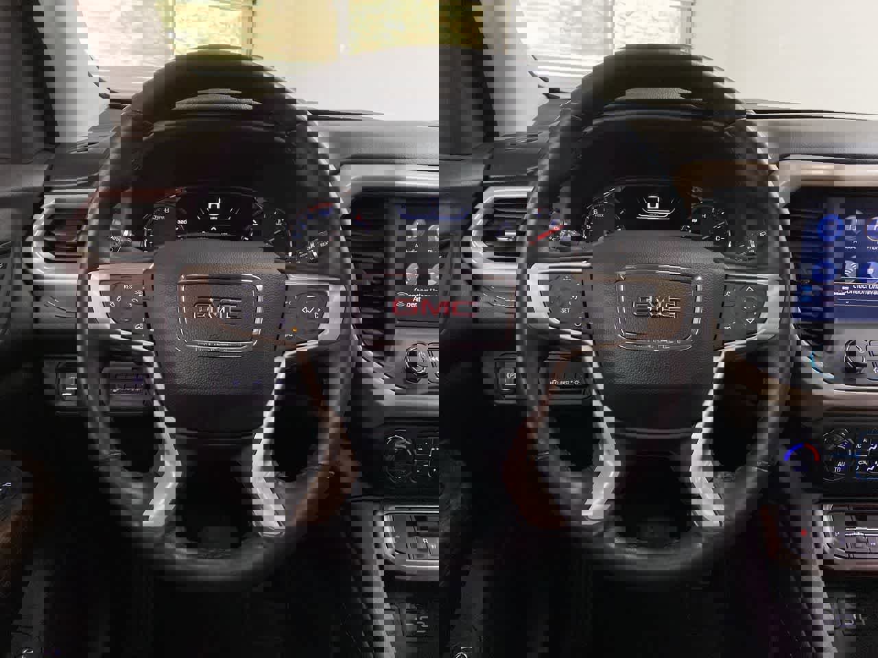 Used 2022 GMC Acadia Denali w/ Denali Ultimate Package AWD/4WD image 19