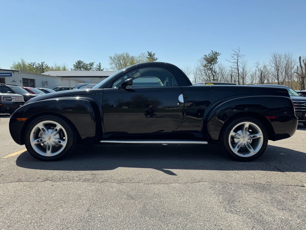 Used 2003 Chevrolet SSR w/ Preferred Equipment Group RWD image 8