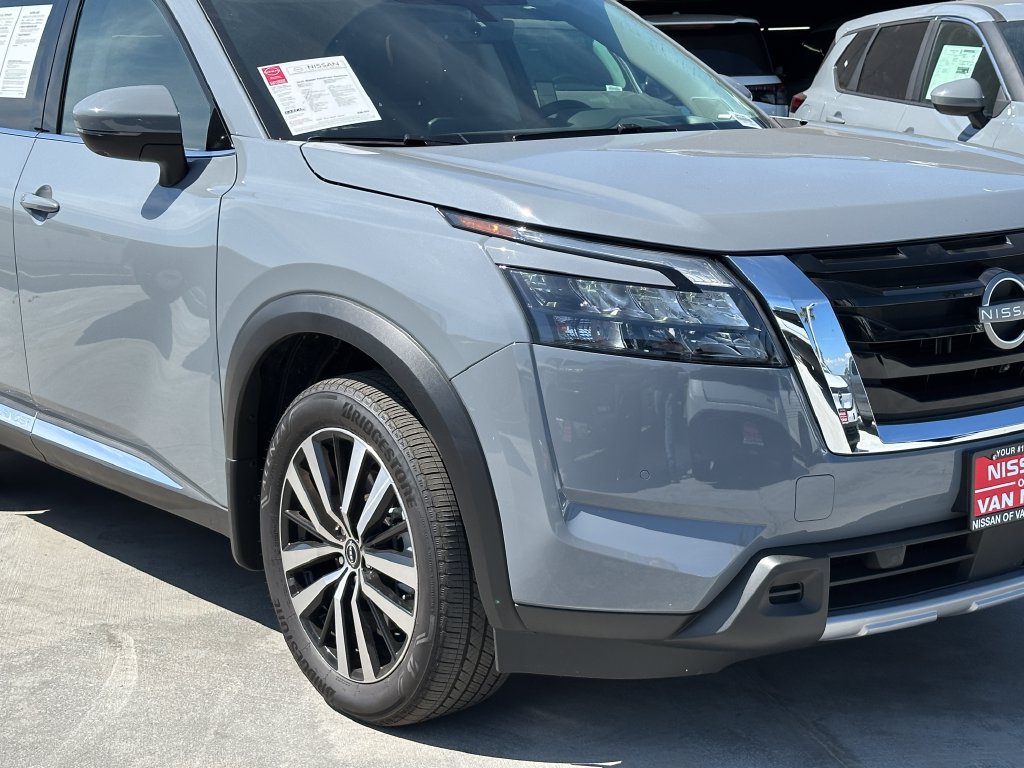 Used 2025 Nissan Pathfinder Platinum w/ Cargo Package AWD/4WD image 11