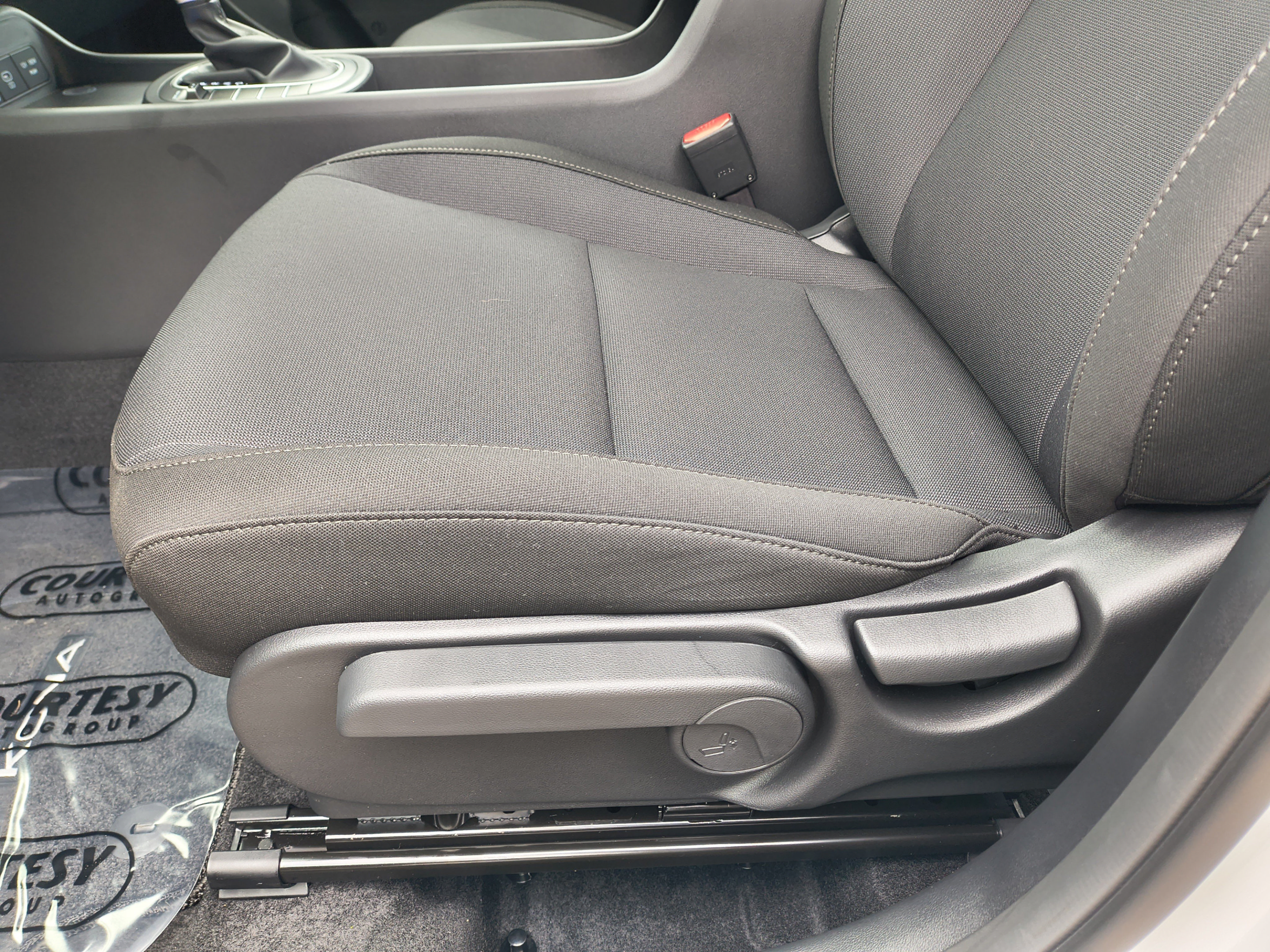 New 2027 Hyundai Kona SE FWD image 19