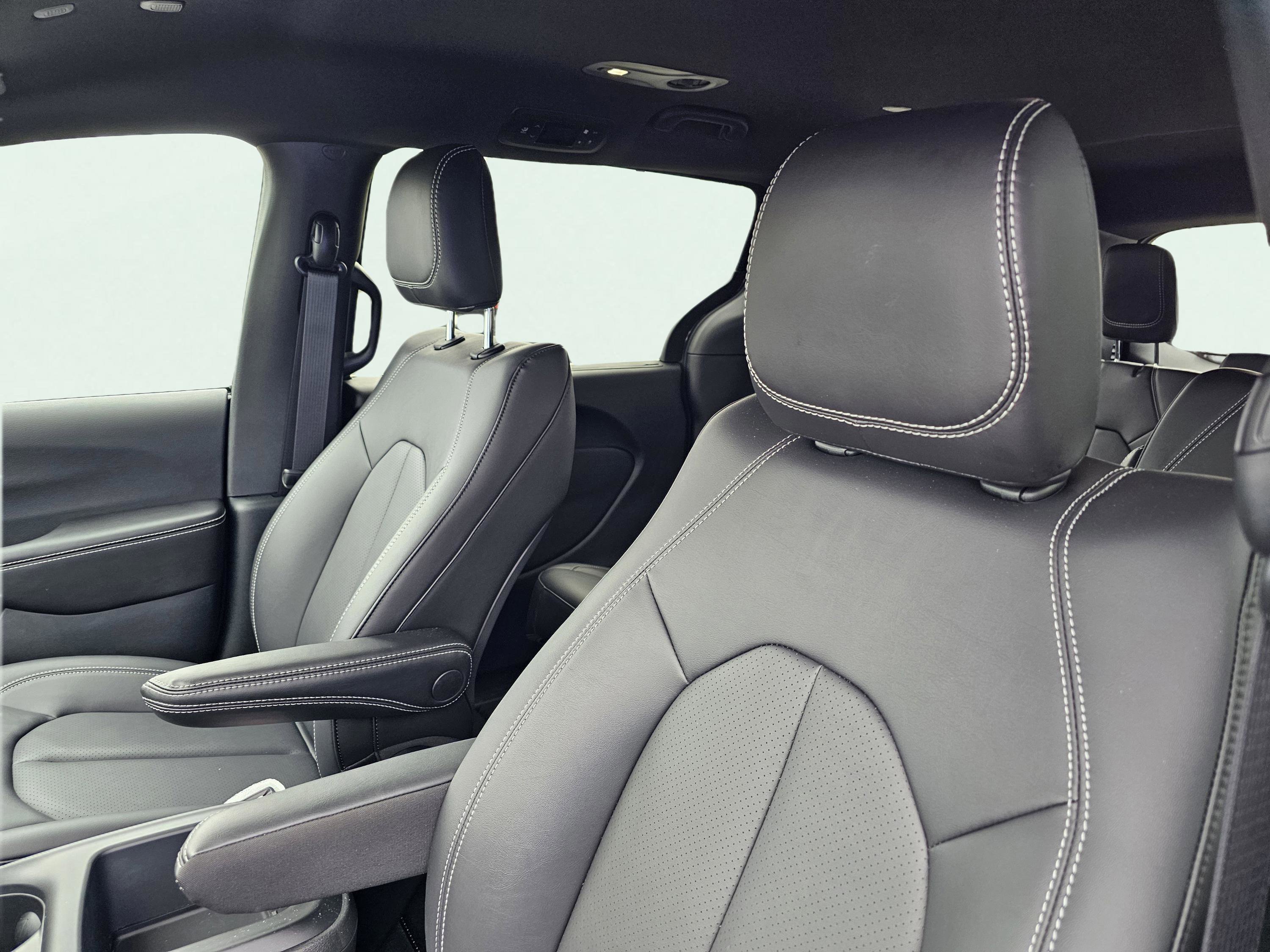 New 2026 Chrysler Pacifica Select image 17