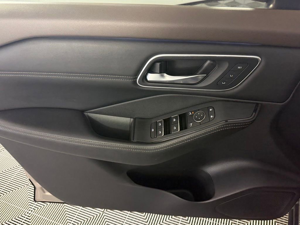 Used 2023 Nissan Rogue Platinum w/ Platinum Premium Package FWD image 26