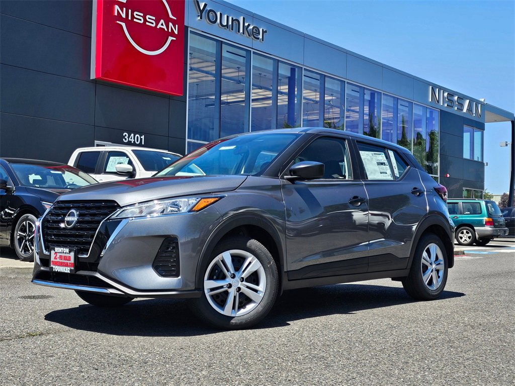 New 2025 Nissan Kicks Play S
