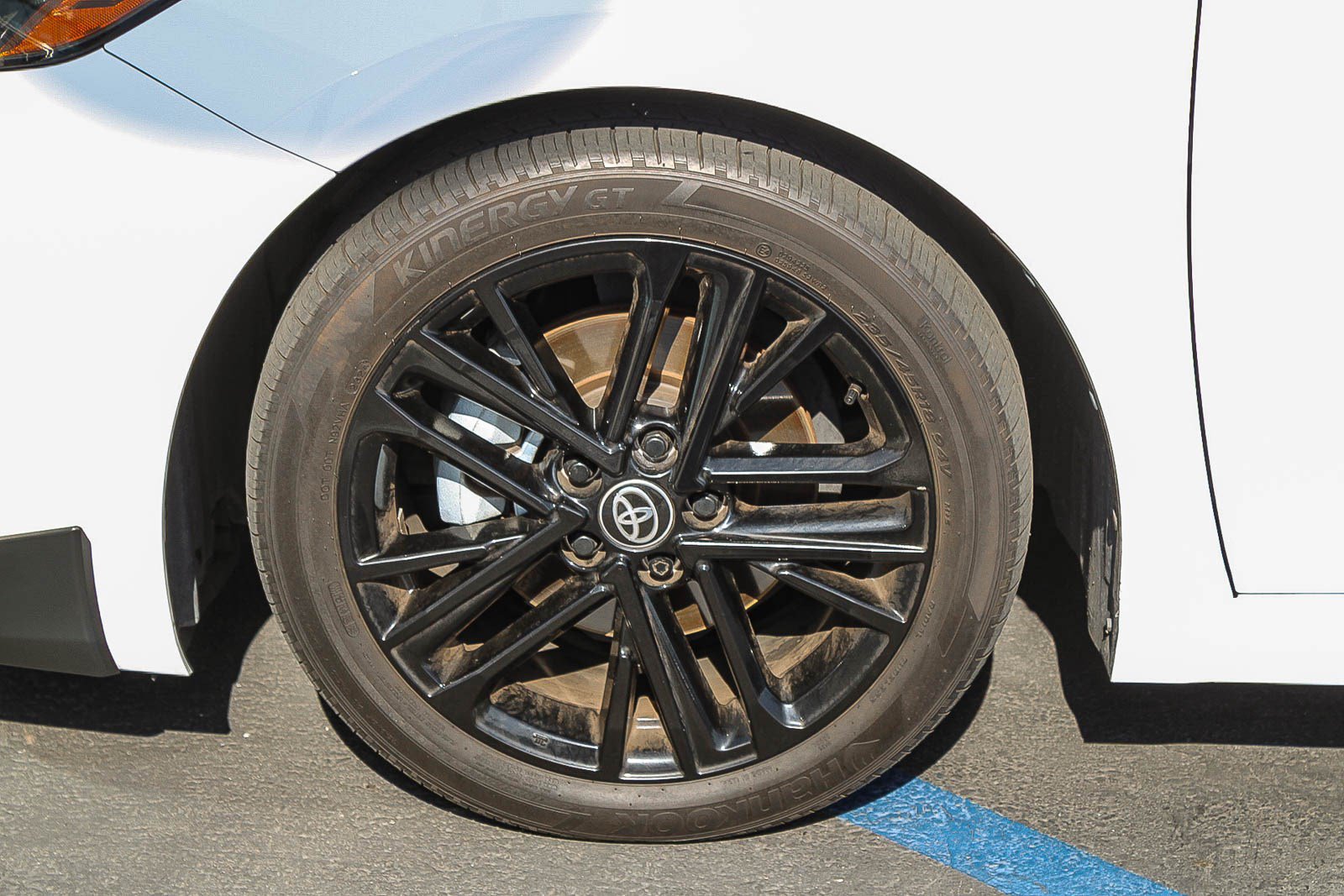 Used 2025 Toyota Camry SE w/ Convenience Package FWD image 14