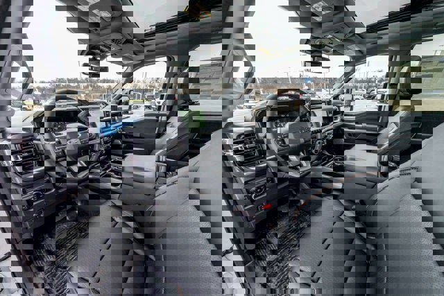 New 2026 Ford F250 Lariat w/ Black Appearance Package image 28