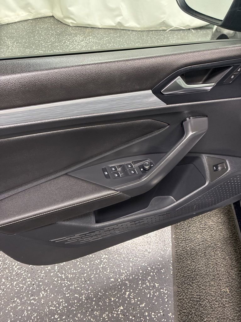 Used 2025 Volkswagen Jetta Sport image 11