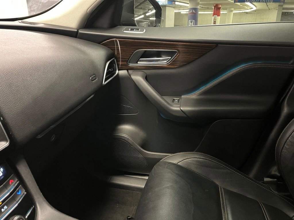 Used 2017 Jaguar F-PACE Prestige image 28