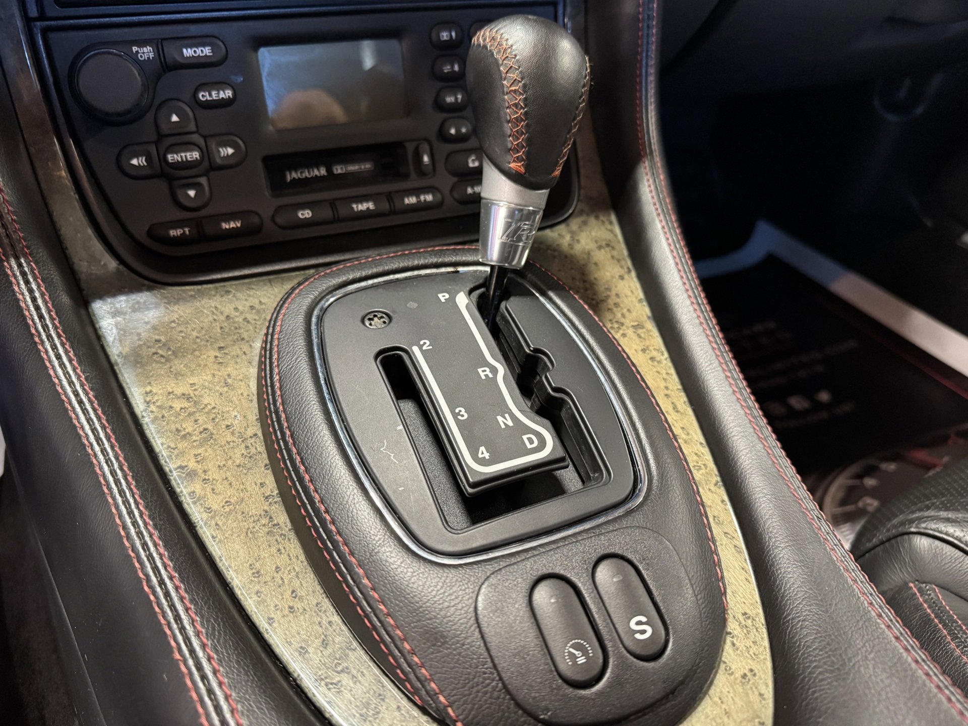 Used 2002 Jaguar XJ8 100 image 24