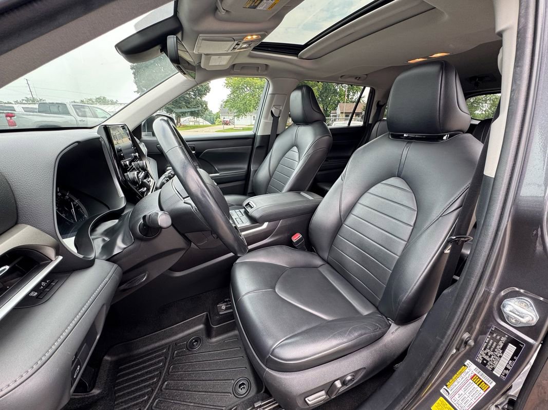 Used 2021 Toyota Highlander XLE image 24