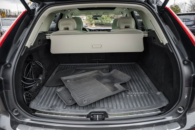 Used 2022 Volvo XC60 T8 Inscription w/ Advanced Package image 10