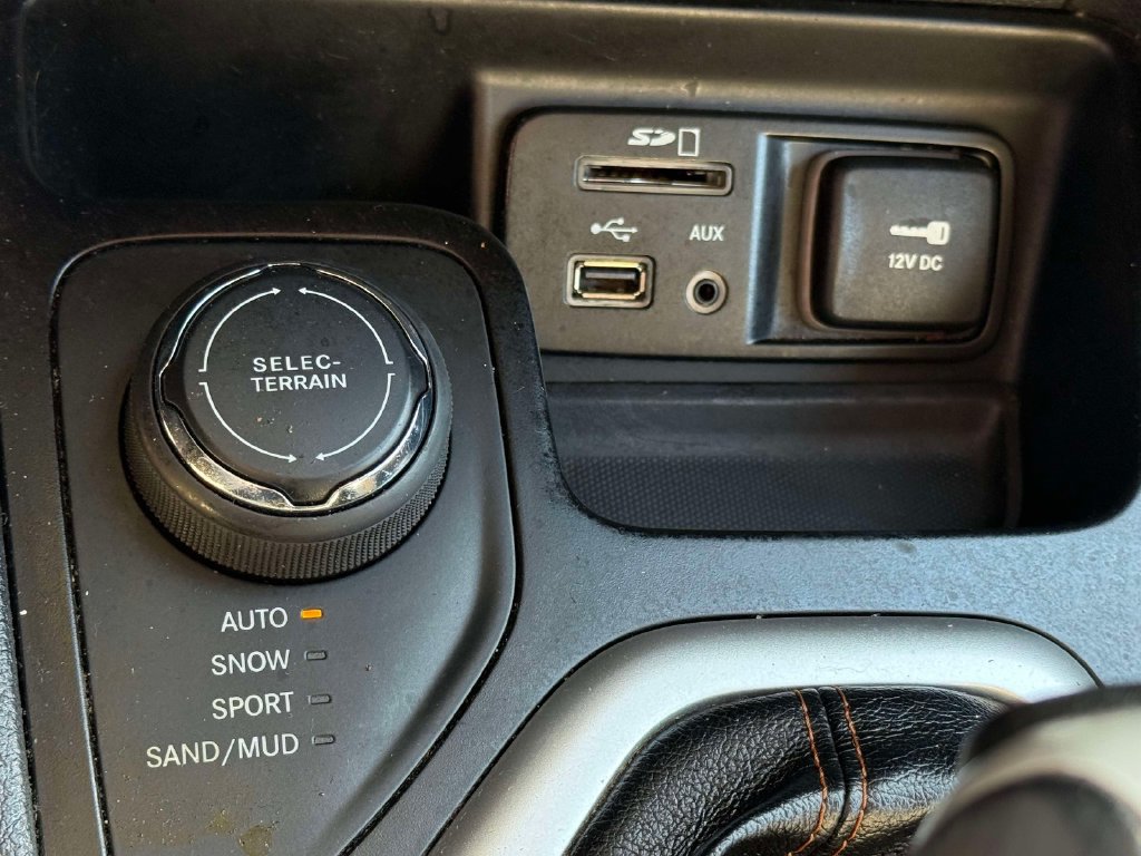 Used 2017 Jeep Cherokee Limited AWD/4WD image 21