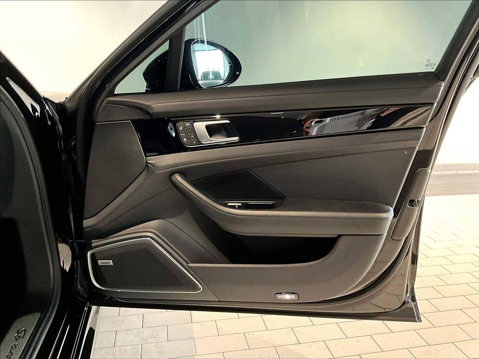 Used 2023 Porsche Panamera 4S image 26