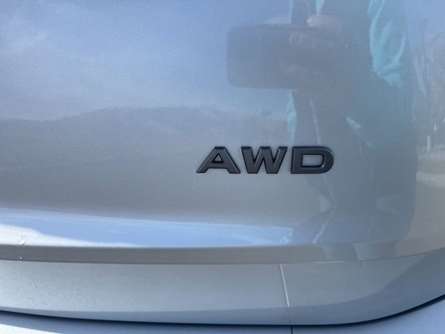 Used 2025 Nissan Rogue SV image 10