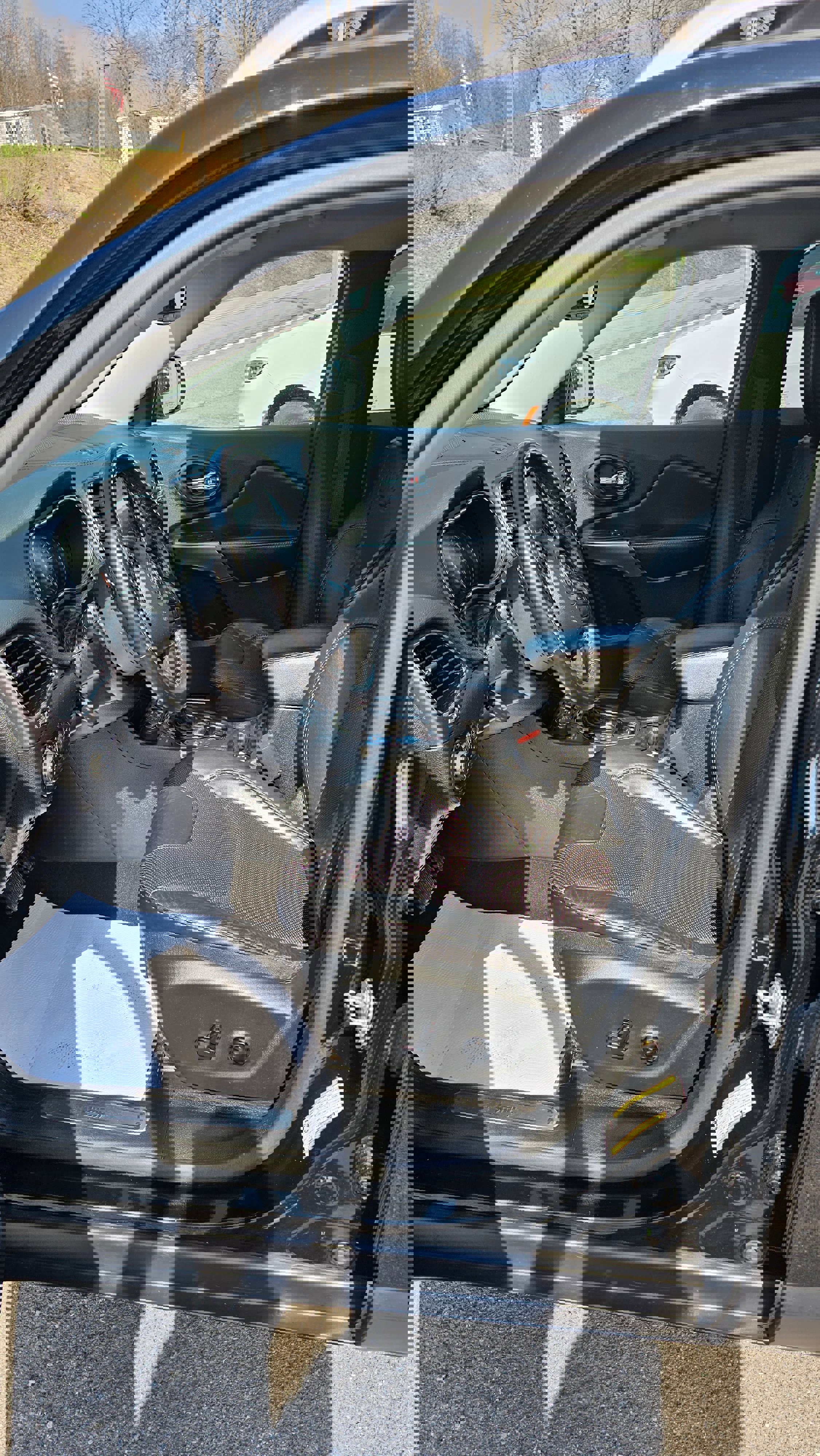 Used 2020 Jeep Cherokee Limited image 25