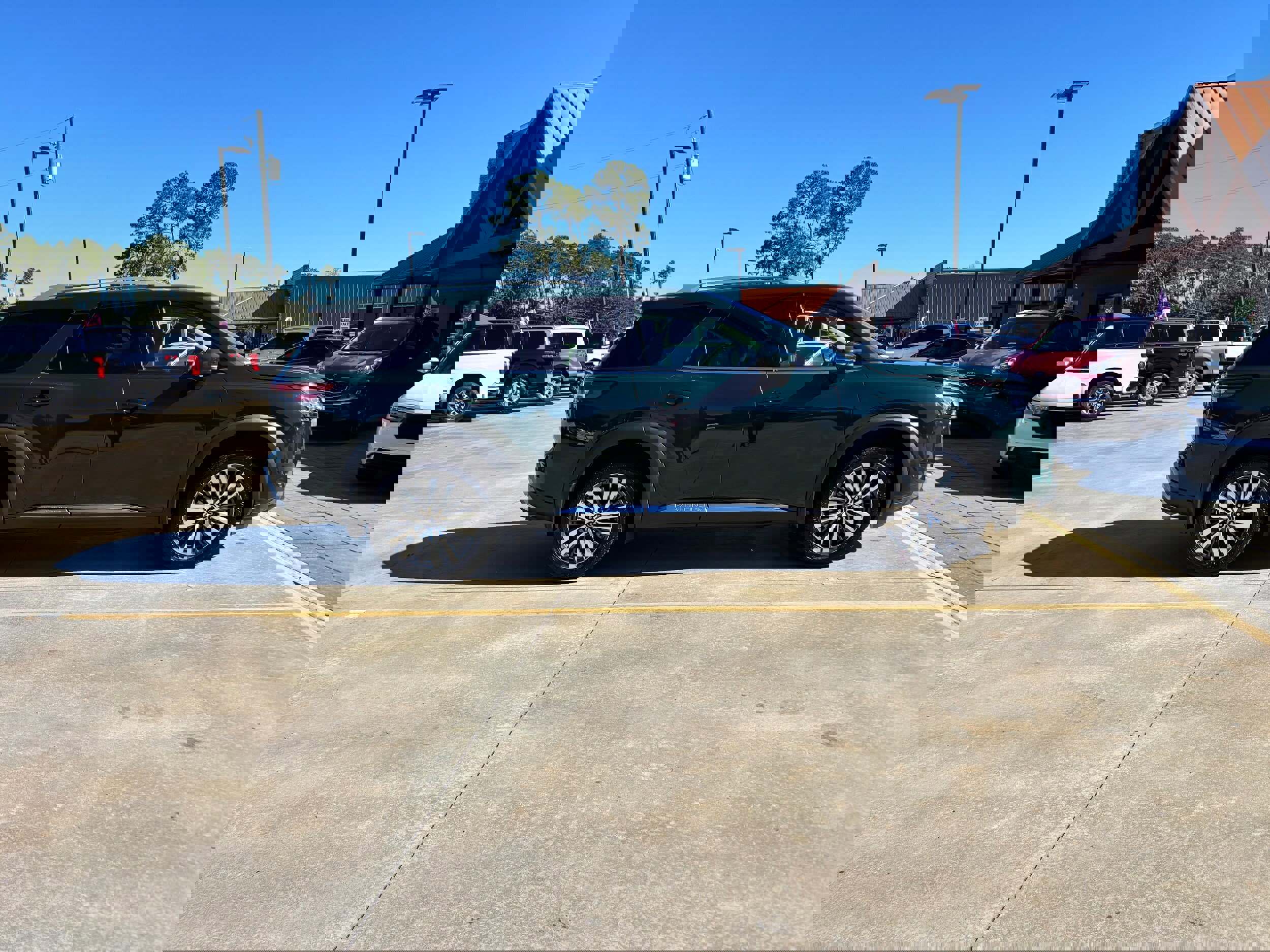Used 2022 Nissan Pathfinder Platinum image 4