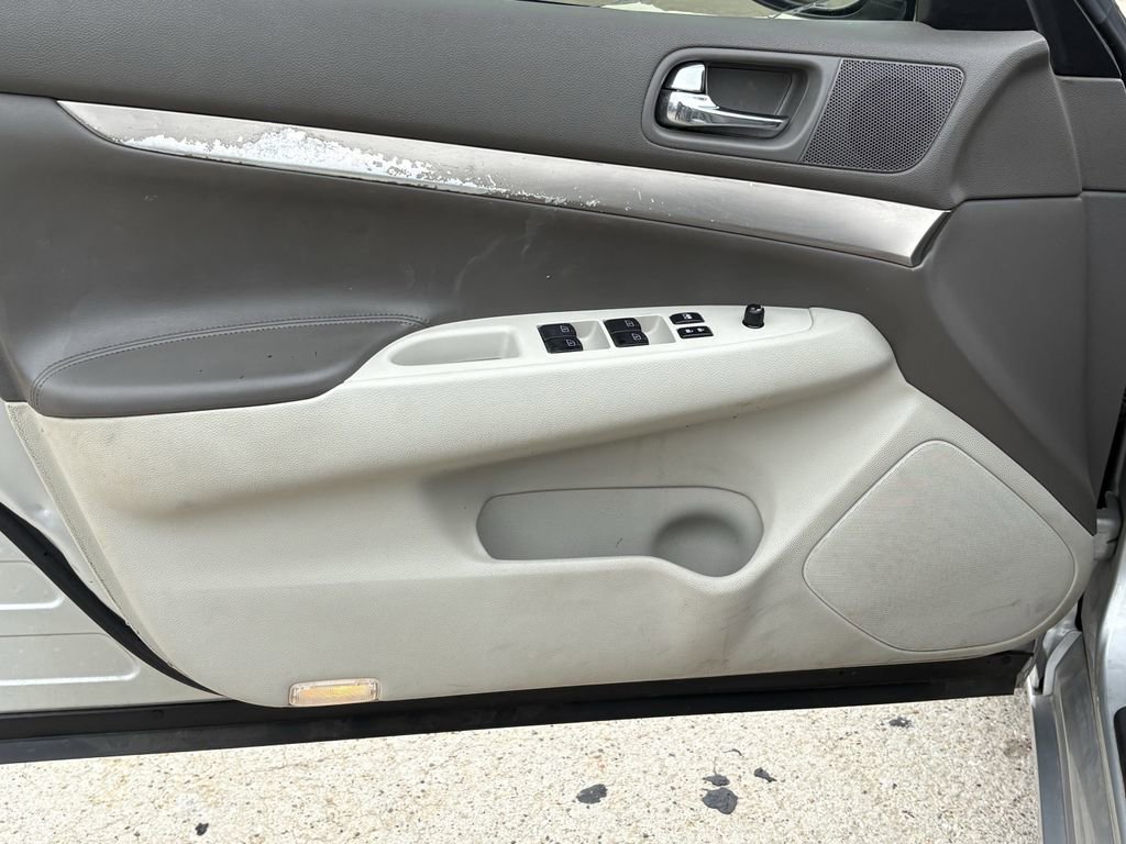 Used 2011 INFINITI G37 Journey RWD image 10