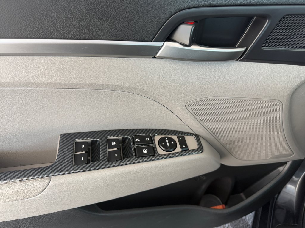 Used 2020 Hyundai Elantra SE FWD image 11