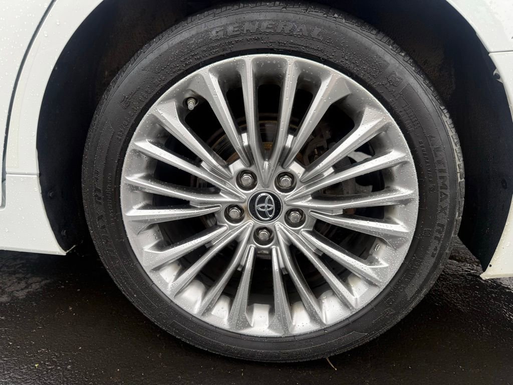 Used 2019 Toyota Avalon Limited w/ Advanced Safety Package image 30