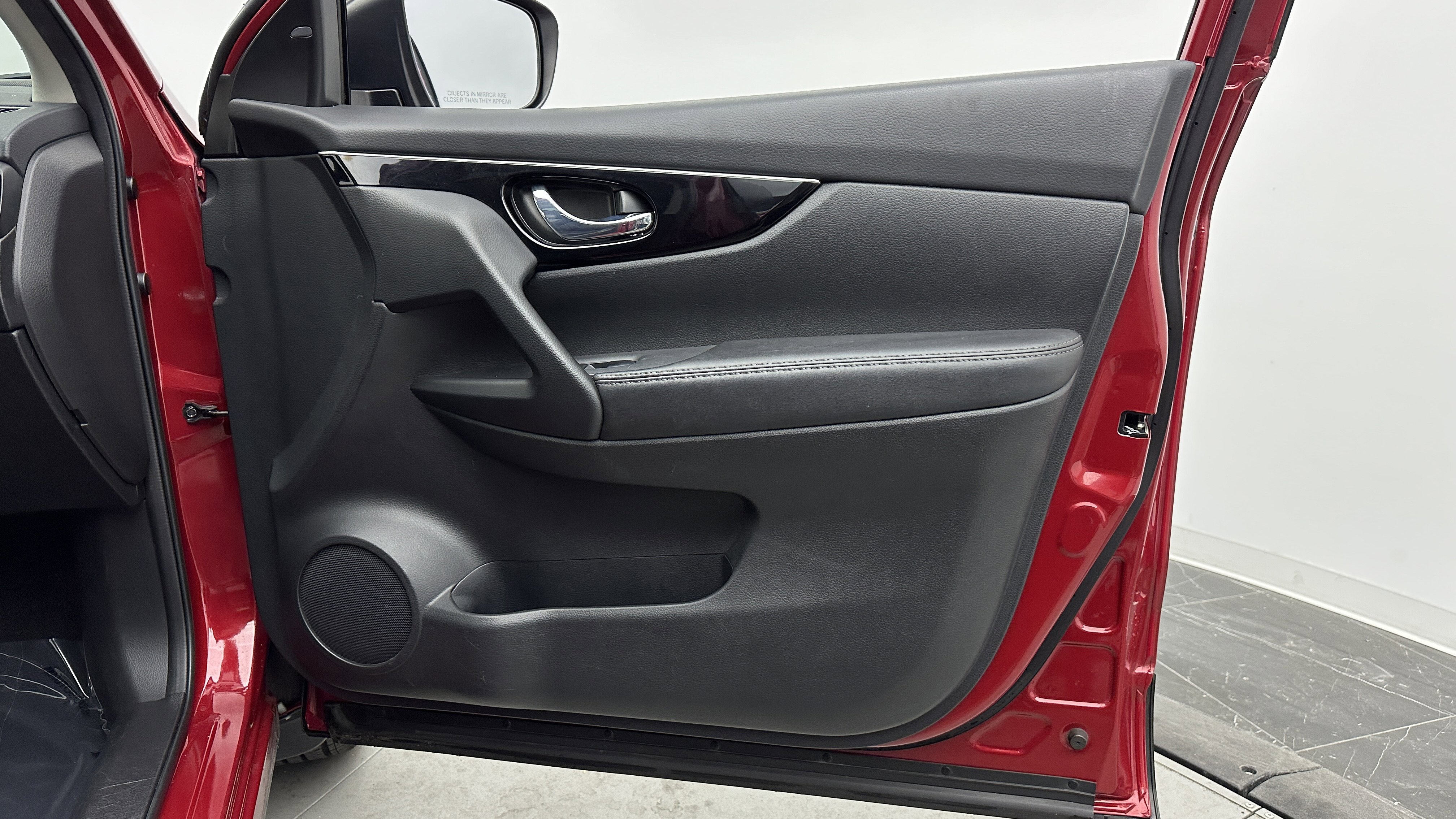 Used 2017 Nissan Rogue Sport SL w/ SL Premium Package image 32