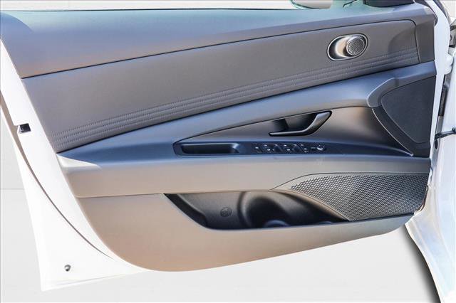 New 2025 Hyundai Elantra SEL image 12