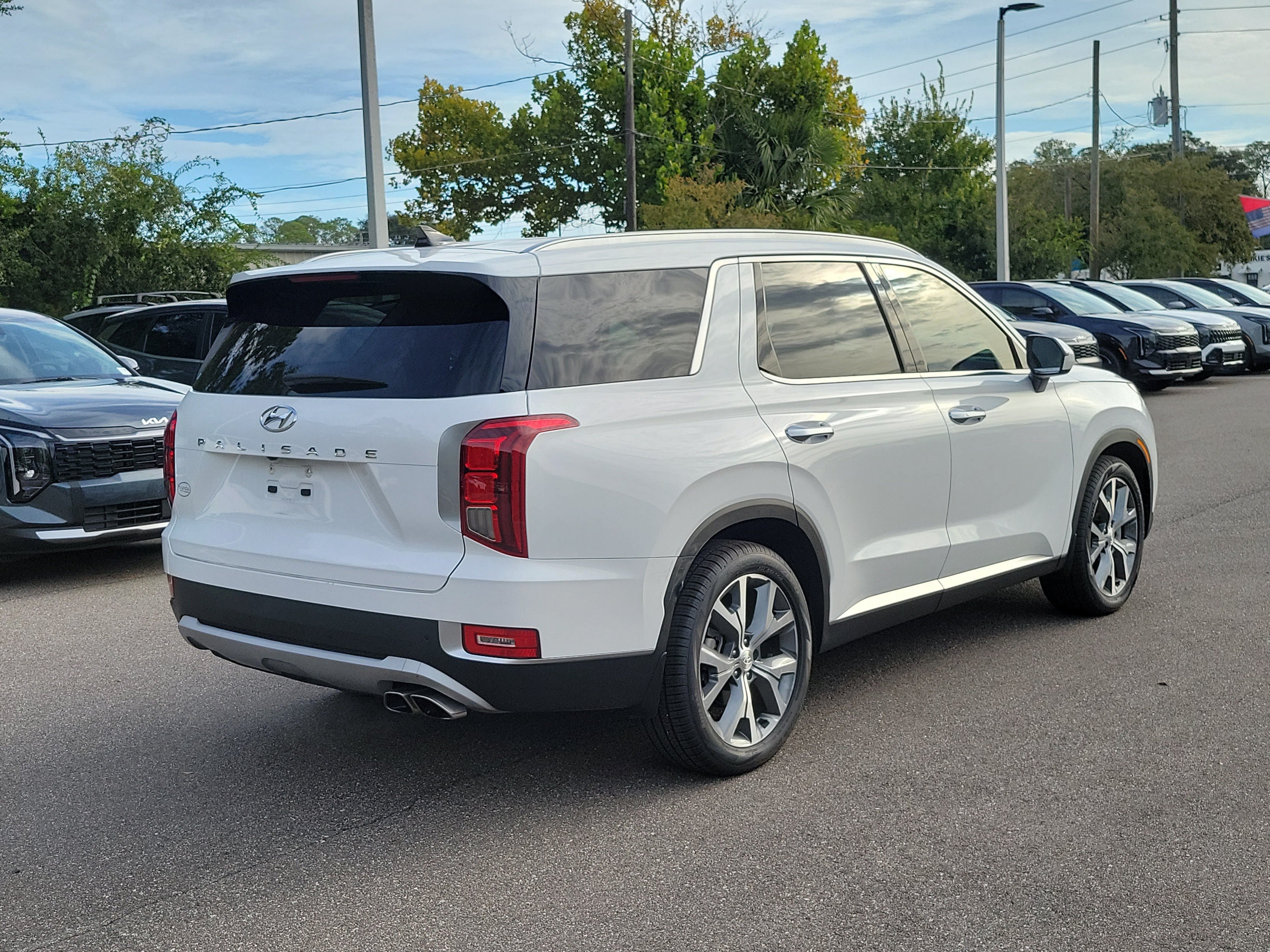 Used 2021 Hyundai Palisade SEL w/ Premium Package FWD image 6