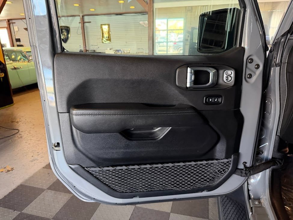 Used 2021 Jeep Wrangler Unlimited Sahara AWD/4WD image 25