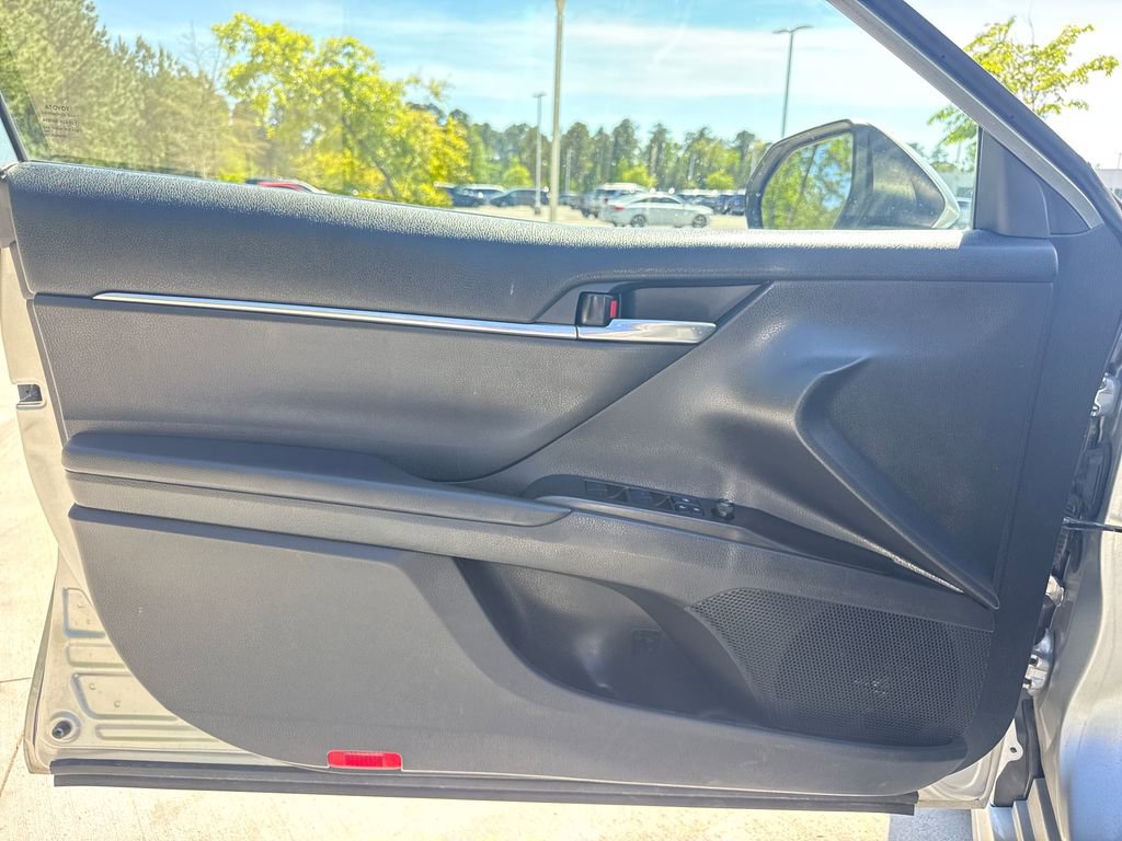Used 2023 Toyota Camry SE FWD image 16