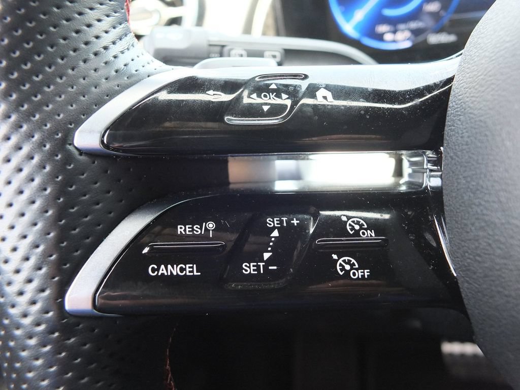 Used 2024 Mercedes-Benz EQB 300 4MATIC image 28