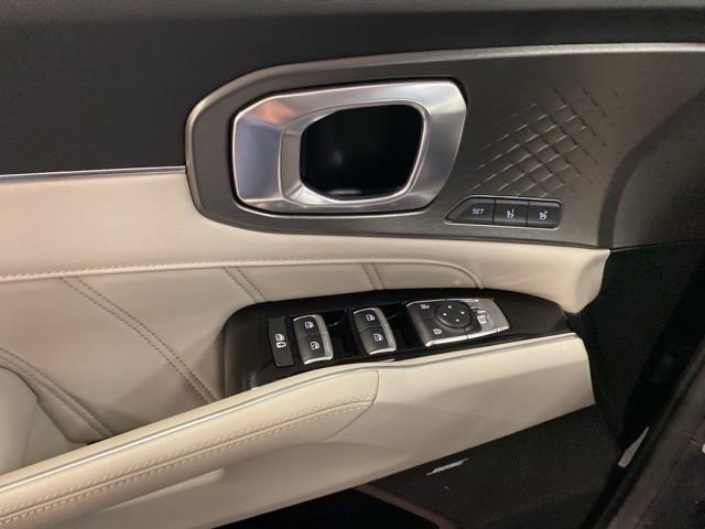 Used 2023 Kia Sorento SX Prestige image 17