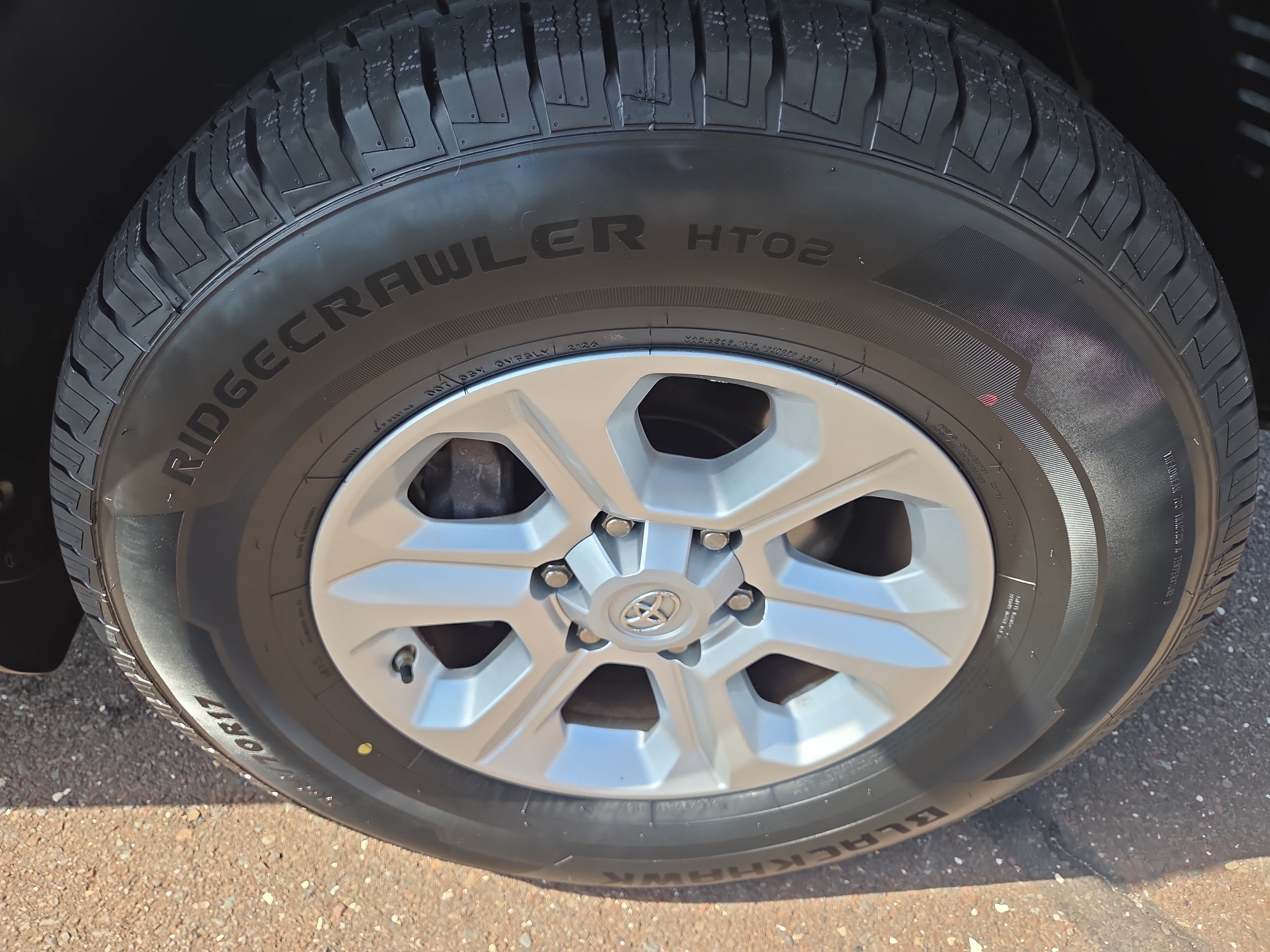 Used 2015 Toyota 4Runner SR5 AWD/4WD image 9