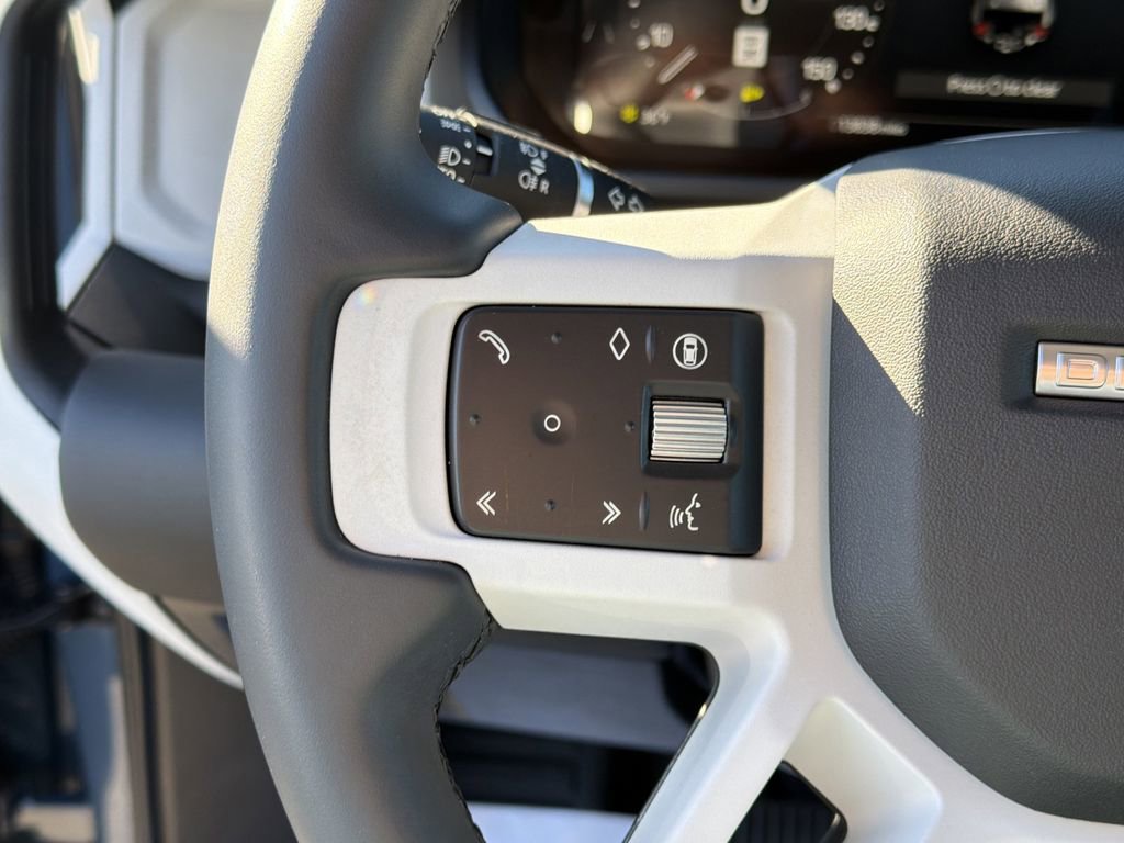 Used 2025 Land Rover Defender 110 S image 22