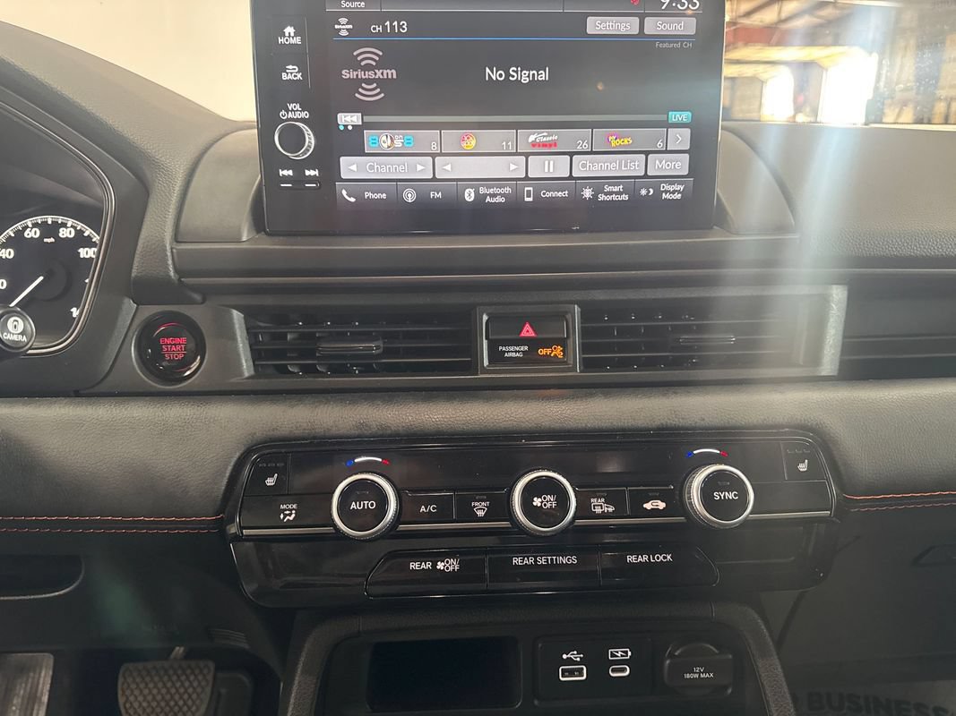 Used 2025 Honda Pilot TrailSport image 16