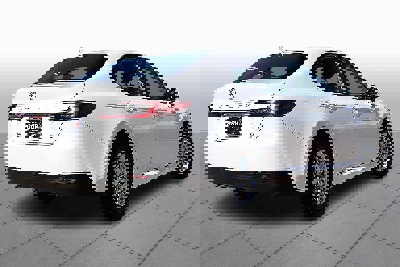 Used 2025 Toyota Camry LE image 10