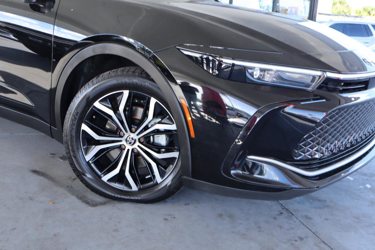 Used 2023 Toyota Crown image 4