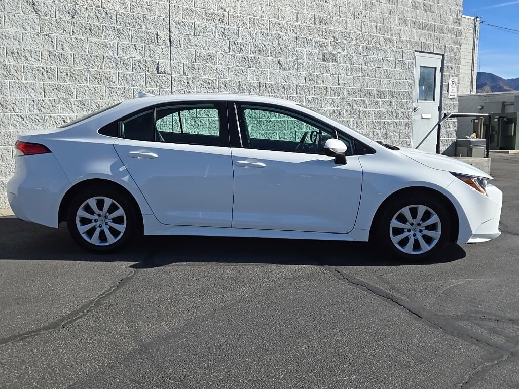 Used 2024 Toyota Corolla LE image 2