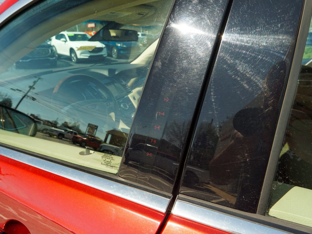 Used 2018 Ford Taurus Limited image 8