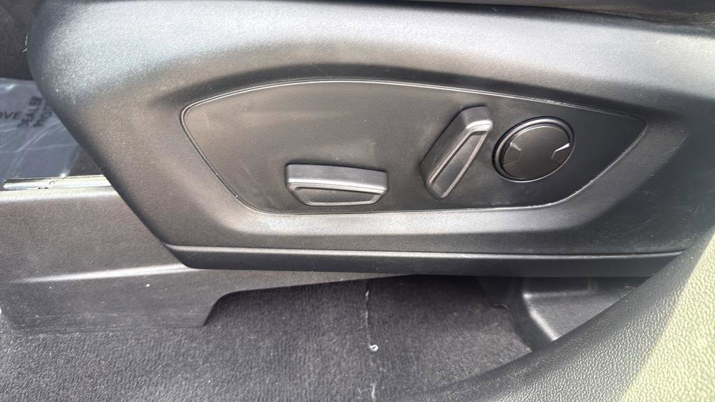 Used 2020 Ford Explorer XLT w/ Equipment Group 202A image 17