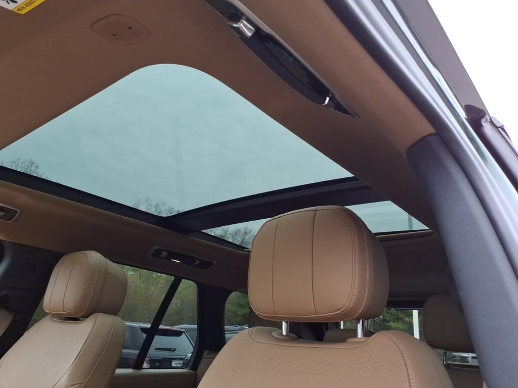 Used 2024 Land Rover Range Rover SE AWD/4WD image 16