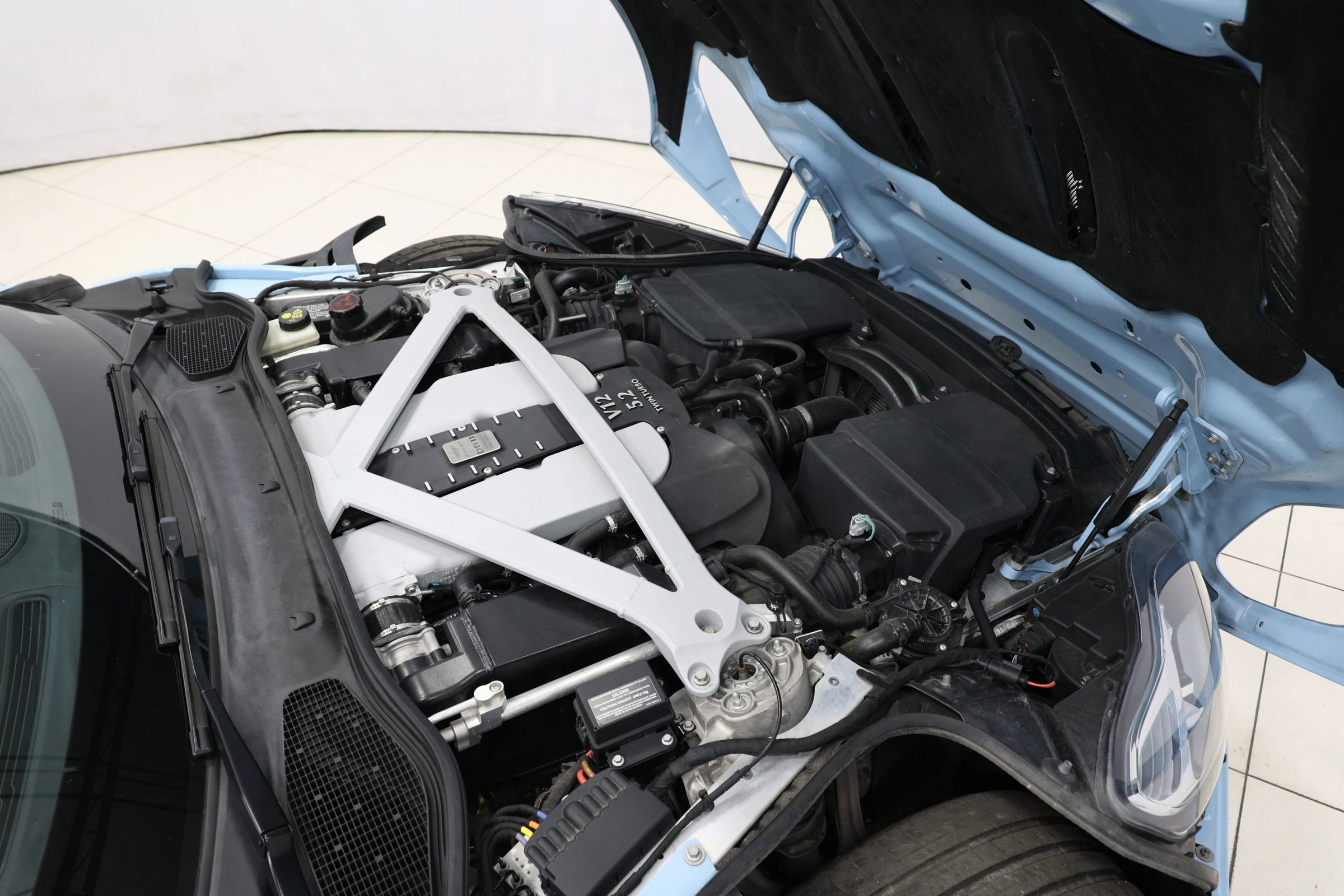 Used 2018 Aston Martin DB11 V12 image 95