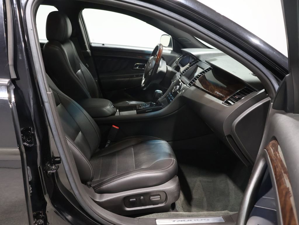Used 2017 Ford Taurus Limited image 24