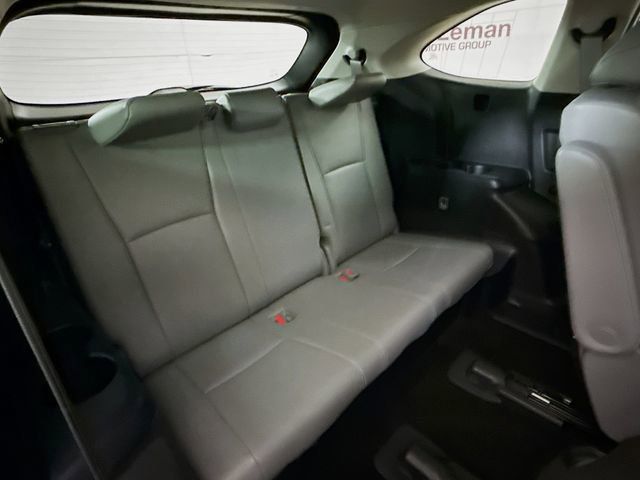 Used 2023 Toyota Highlander XLE AWD/4WD image 28