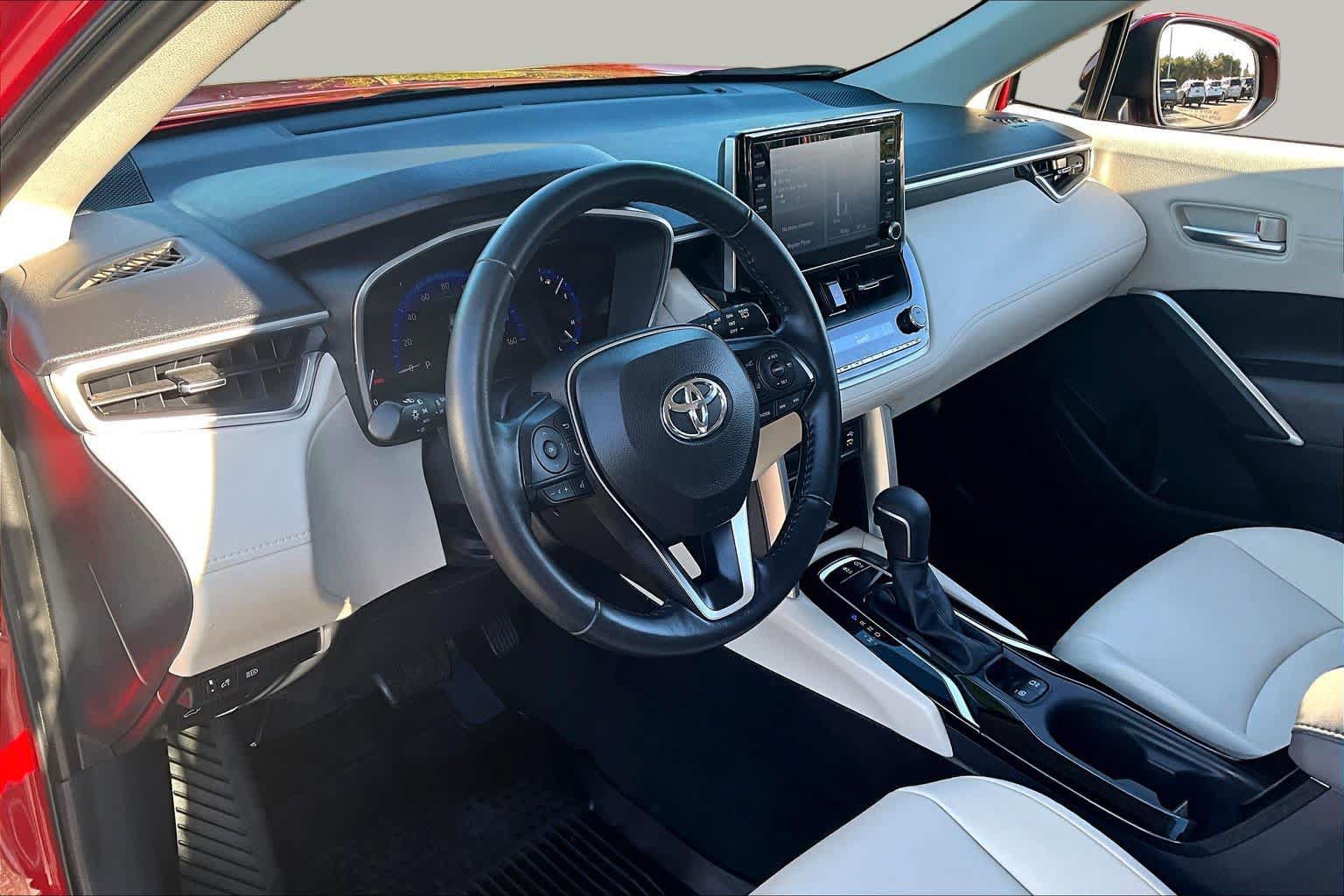 Certified 2022 Toyota Corolla Cross XLE w/ Convenience Package FWD image 17