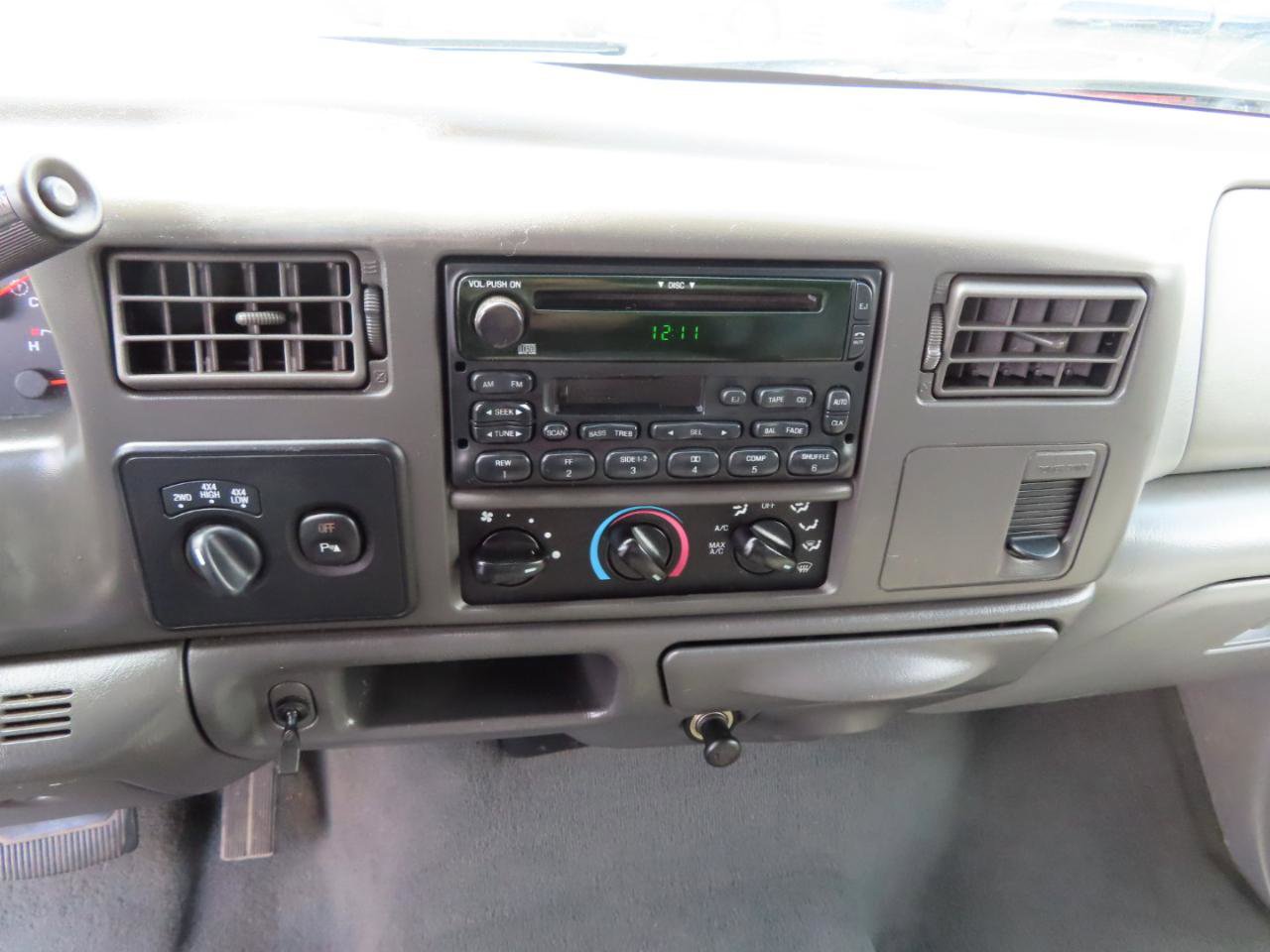 Used 2003 Ford F350 Lariat image 37