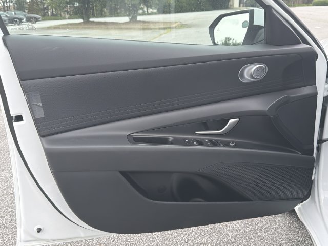 New 2026 Hyundai Elantra Hybrid FWD image 12