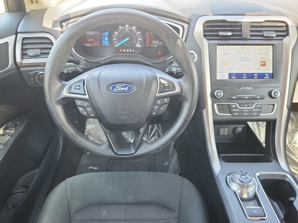 Used 2020 Ford Fusion SE FWD image 11