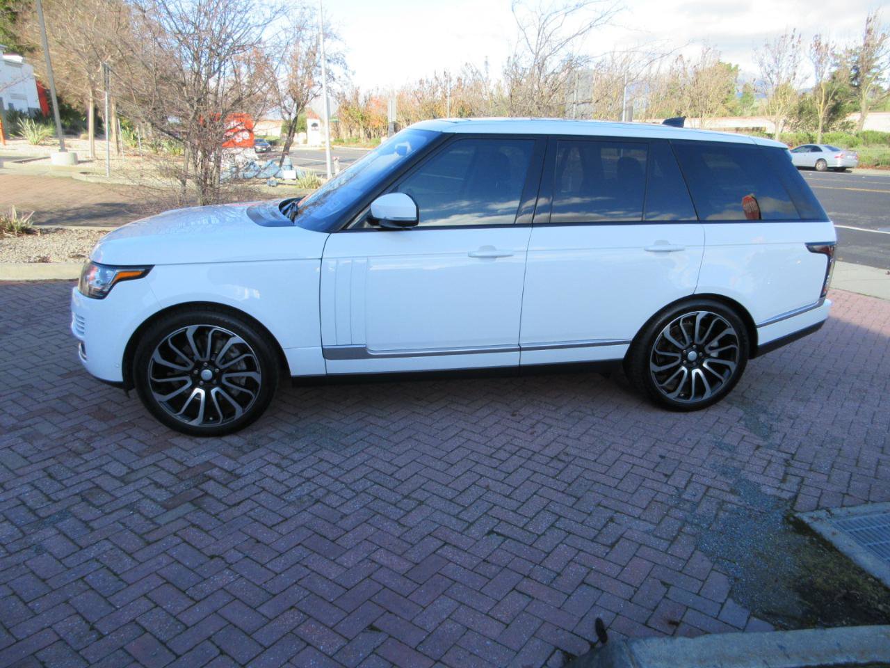 Used 2017 Land Rover Range Rover Supercharged AWD/4WD image 3